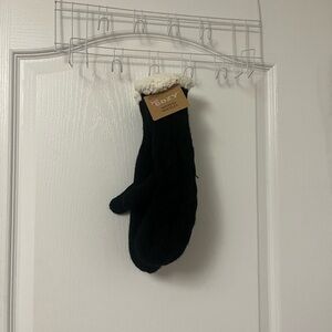 Black Mittens
